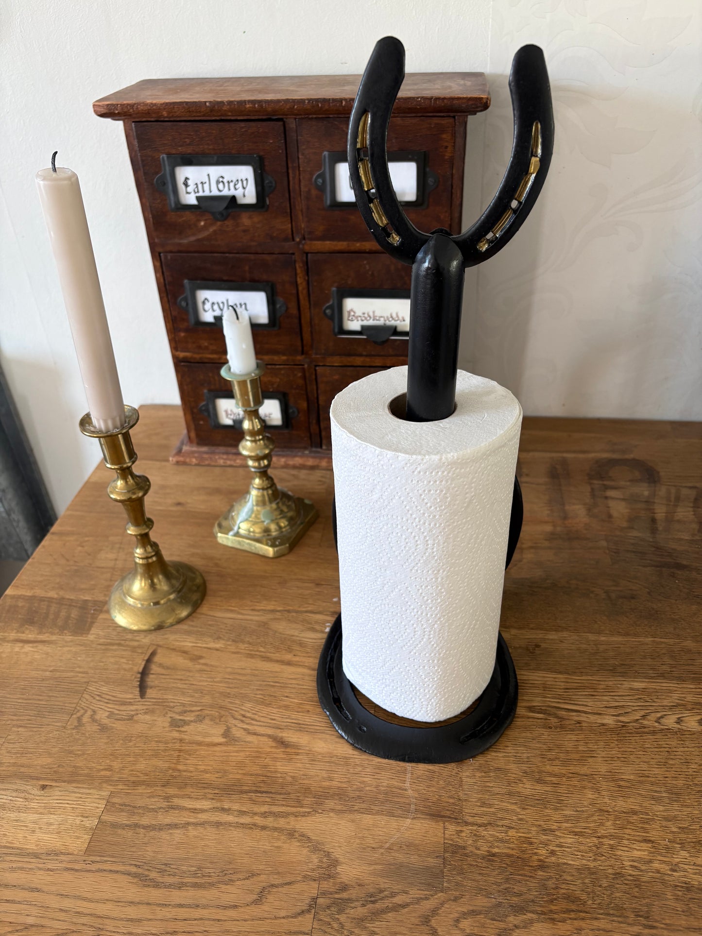 Hållare för hushållspapper