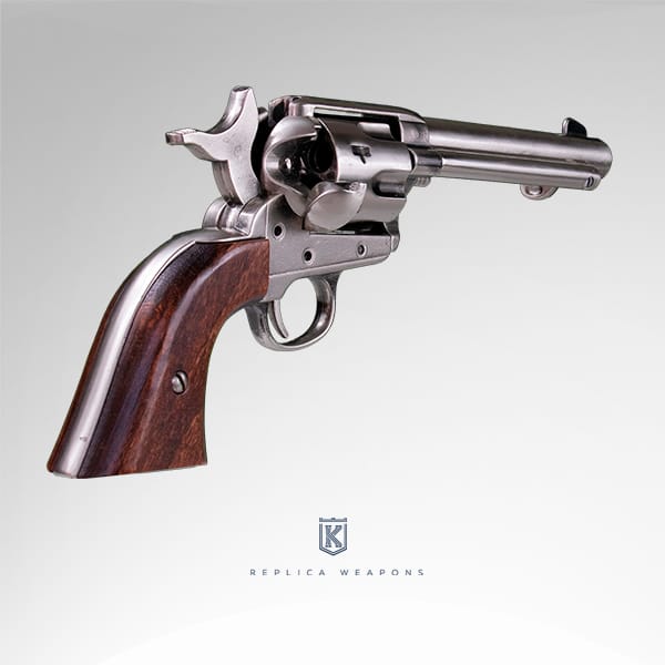 REPLICA PEACEMAKER COLT .45 5.5″ 1873 Polerad nickel med trägrepp