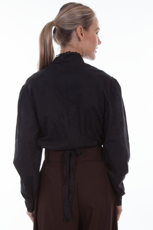 Svart blus med spets. .